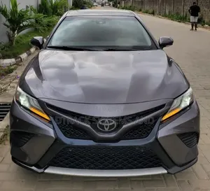 Toyota Camry XSE FWD (2.5L 4cyl 8AM) 2018 Black