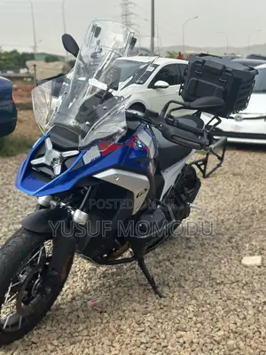 BMW 1300 2025 Blue