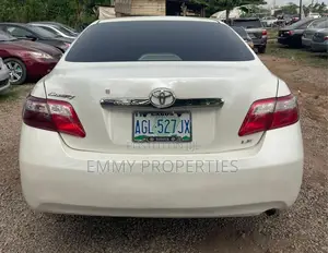 Toyota Camry LE 4dr Sedan (2.4L 4cyl 5A) 2009 White
