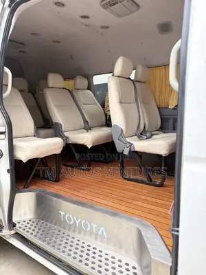 Toyota HiAce 2007 White