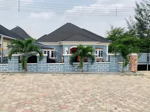4bdrm Bungalow in Carlton Gate Estate, Akobo for rent