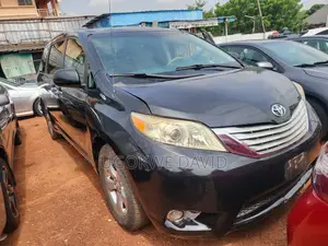 Toyota Sienna 2012 Black