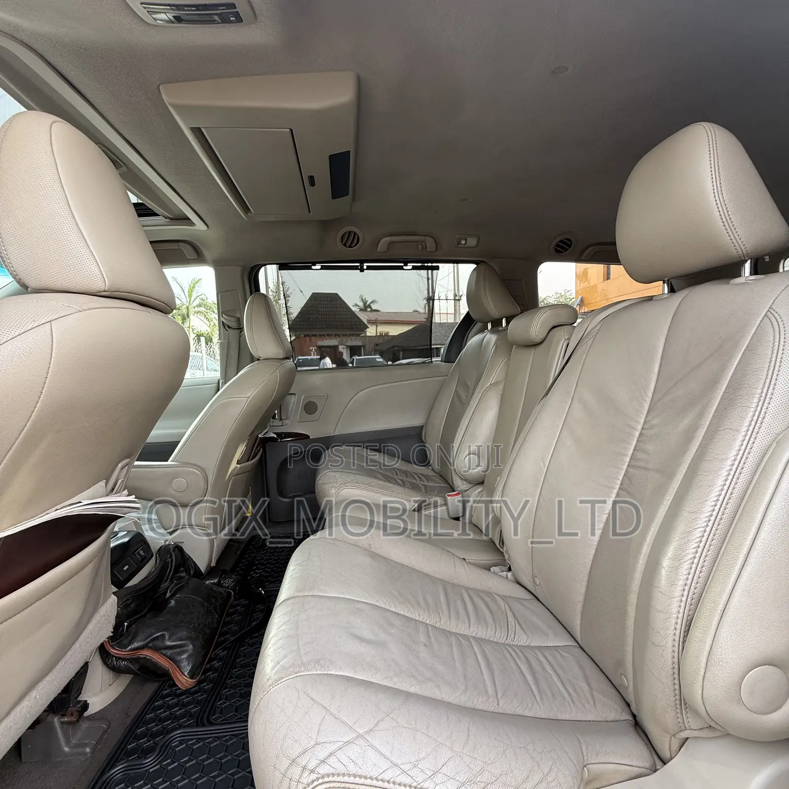 Toyota Sienna 2010 Silver