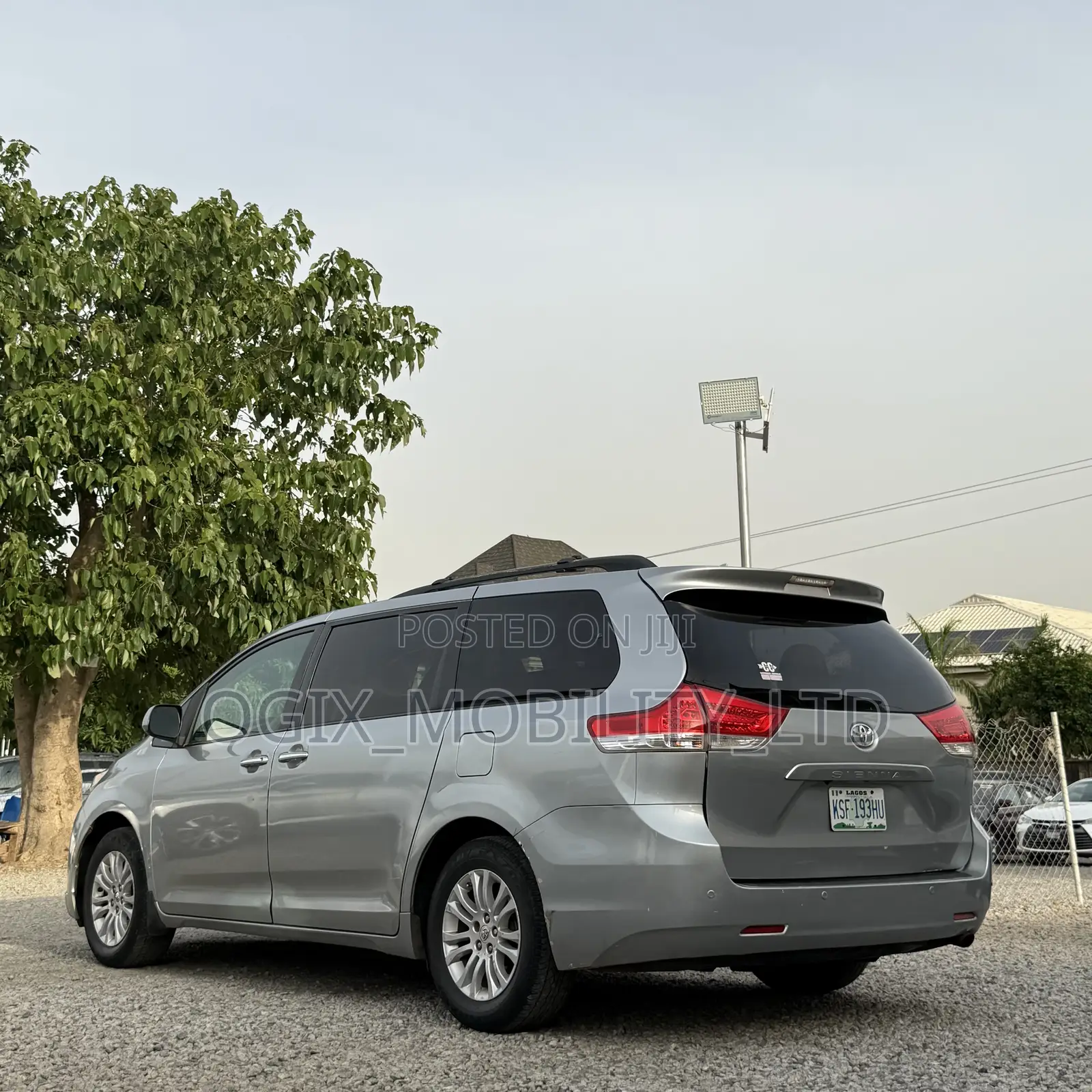 Toyota Sienna 2010 Silver