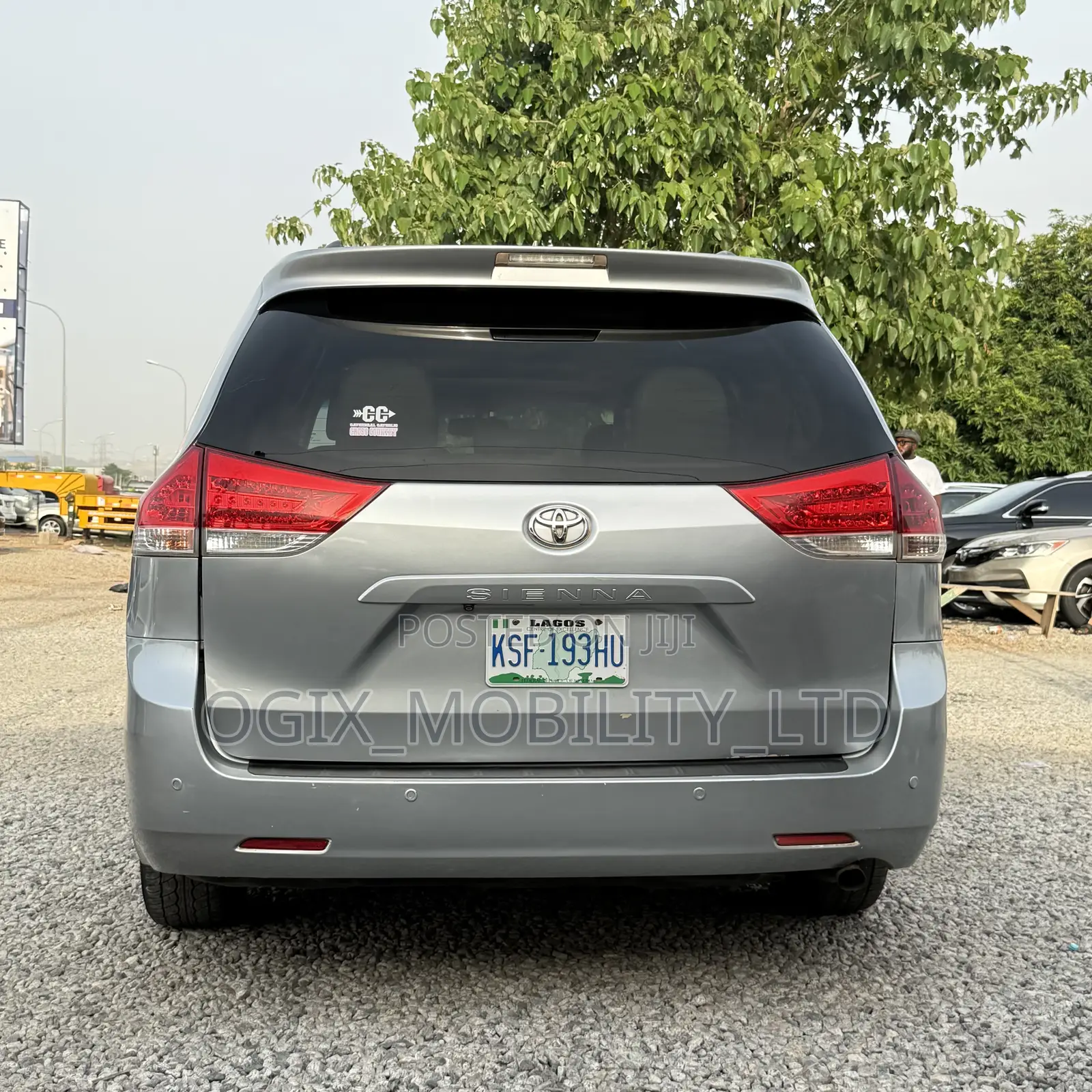 Toyota Sienna 2010 Silver