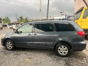 Toyota Sienna LE 2008 Gray