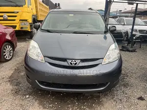 Toyota Sienna LE 2008 Gray