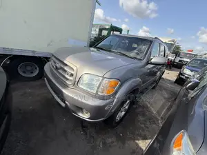 Toyota Sequoia Limited 4dr SUV 4WD (4.7L 8cyl 4A) 2004 Gray