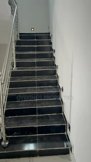 5bdrm Duplex in Malami, Akala Express for sale