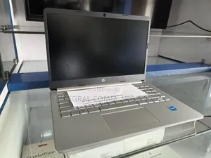 New Laptop HP 14S 8GB Intel Core i3 SSD 256GB