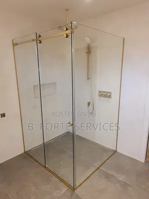 10mm Sliding Cubicle With Gold Accessories