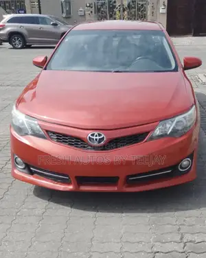 Toyota Camry SE 4dr Sedan (2.5L 4cyl 6A) 2013 Red