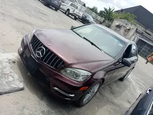 Mercedes-Benz C300 Luxury Sedan RWD (3.0L 6cyl 7A) 2008 Red