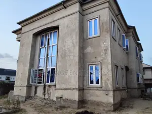 4bdrm House in Meadow View Estate, Lekki Phase 2 for sale