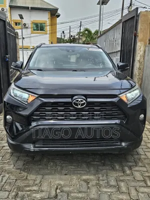 Toyota RAV4 XLE AWD 2019 Black