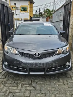 Toyota Camry SE 4dr Sedan (3.5L 6cyl 6A) 2014 Gray