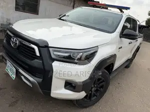 Toyota Hilux Revo Double Cab Petrol 2.7 AWD 2021 White