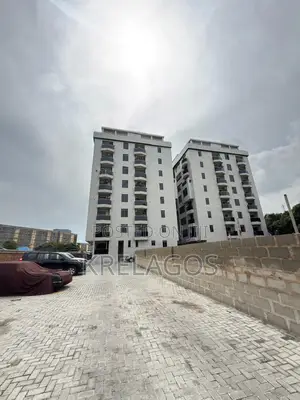 3bdrm Apartment in Akin Adesola for sale