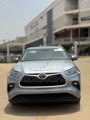 Toyota Highlander LE FWD 2020 Blue