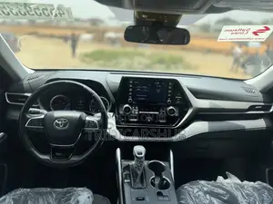 Toyota Highlander LE FWD 2020 Blue