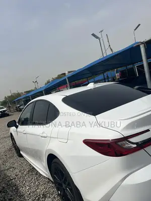 New Toyota Camry SE 2024 White