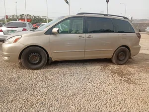 Toyota Sienna 2005 Gold