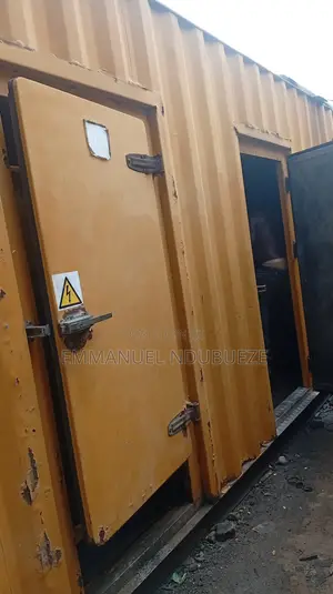 1000kva Caterpillar Soundproof Generator U.K Used