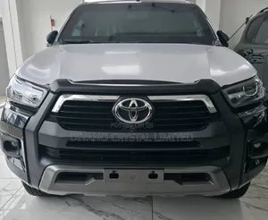 New Toyota Hilux 2023 Black