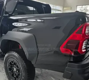 New Toyota Hilux 2023 Black