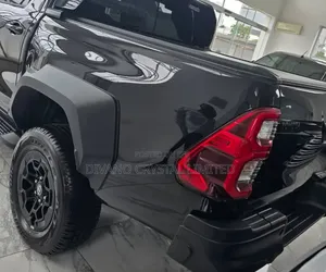 New Toyota Hilux 2023 Black