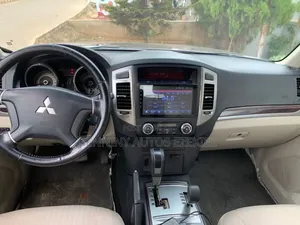 Mitsubishi Pajero 2016 Gray
