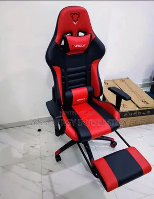 Elegant Gaming Chair With Footrest