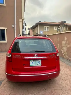 Hyundai Elantra Touring GLS Automatic 2011 Red
