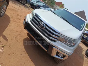 Toyota Hilux 2019 White