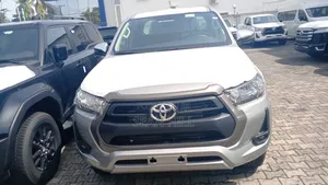 New Toyota Hilux 2025 Gray