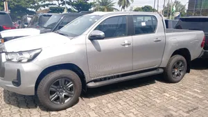 New Toyota Hilux 2025 Gray