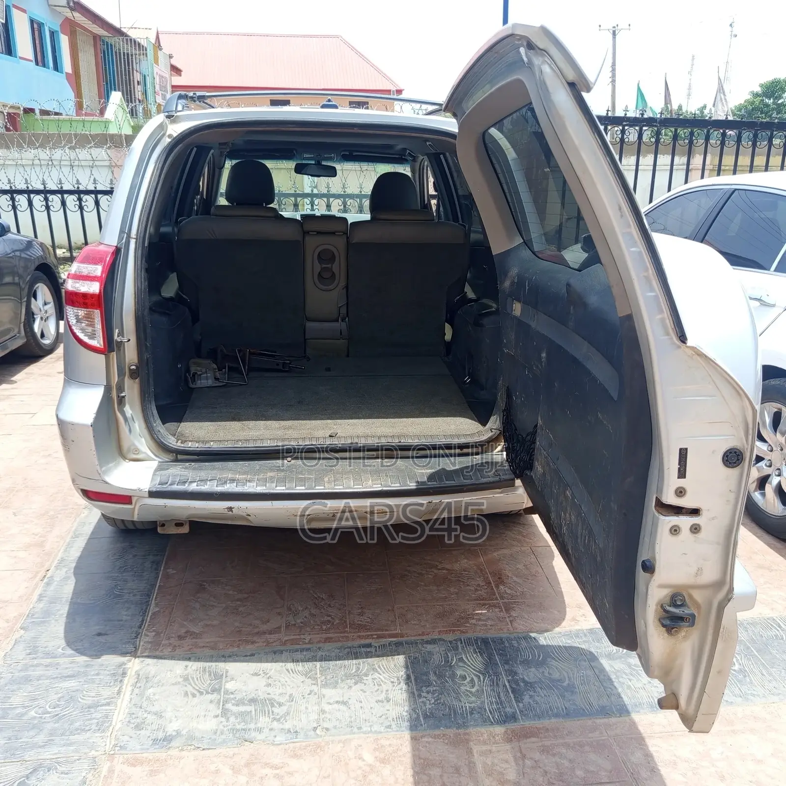 Toyota RAV4 2011 Silver