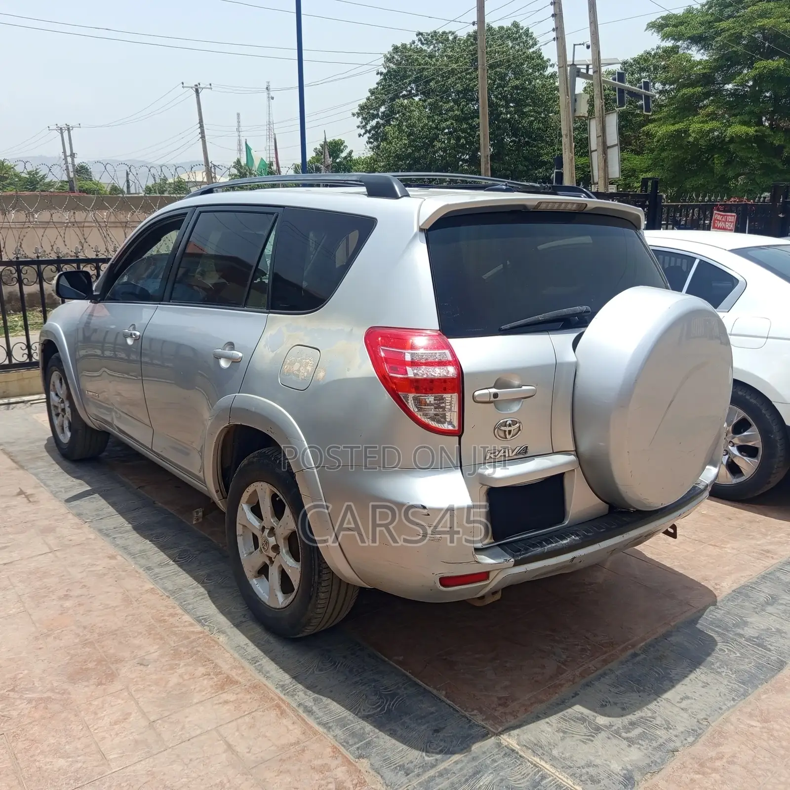 Toyota RAV4 2011 Silver