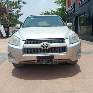Toyota RAV4 2011 Silver
