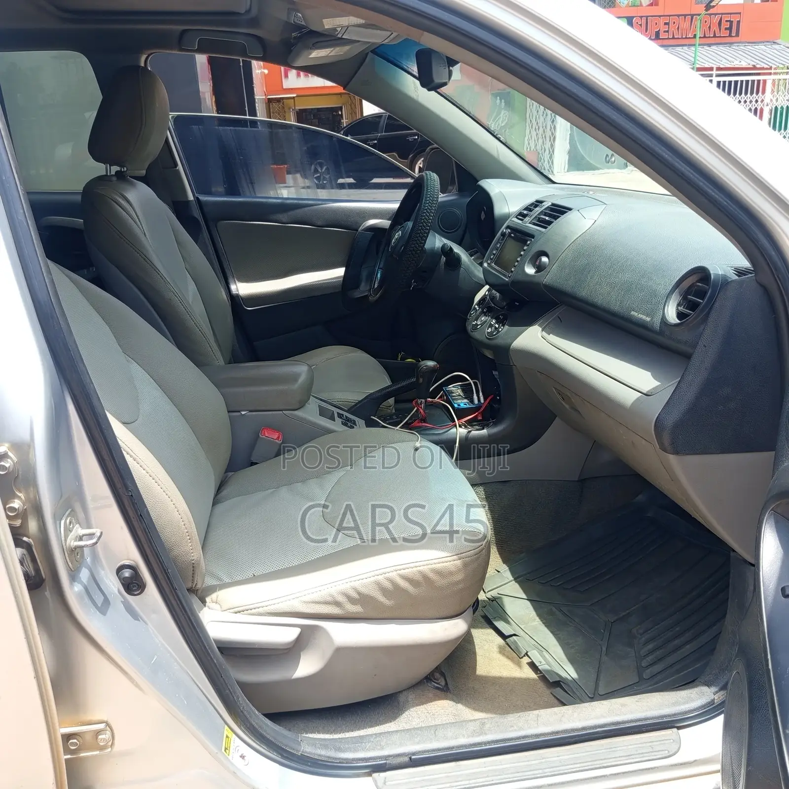 Toyota RAV4 2011 Silver