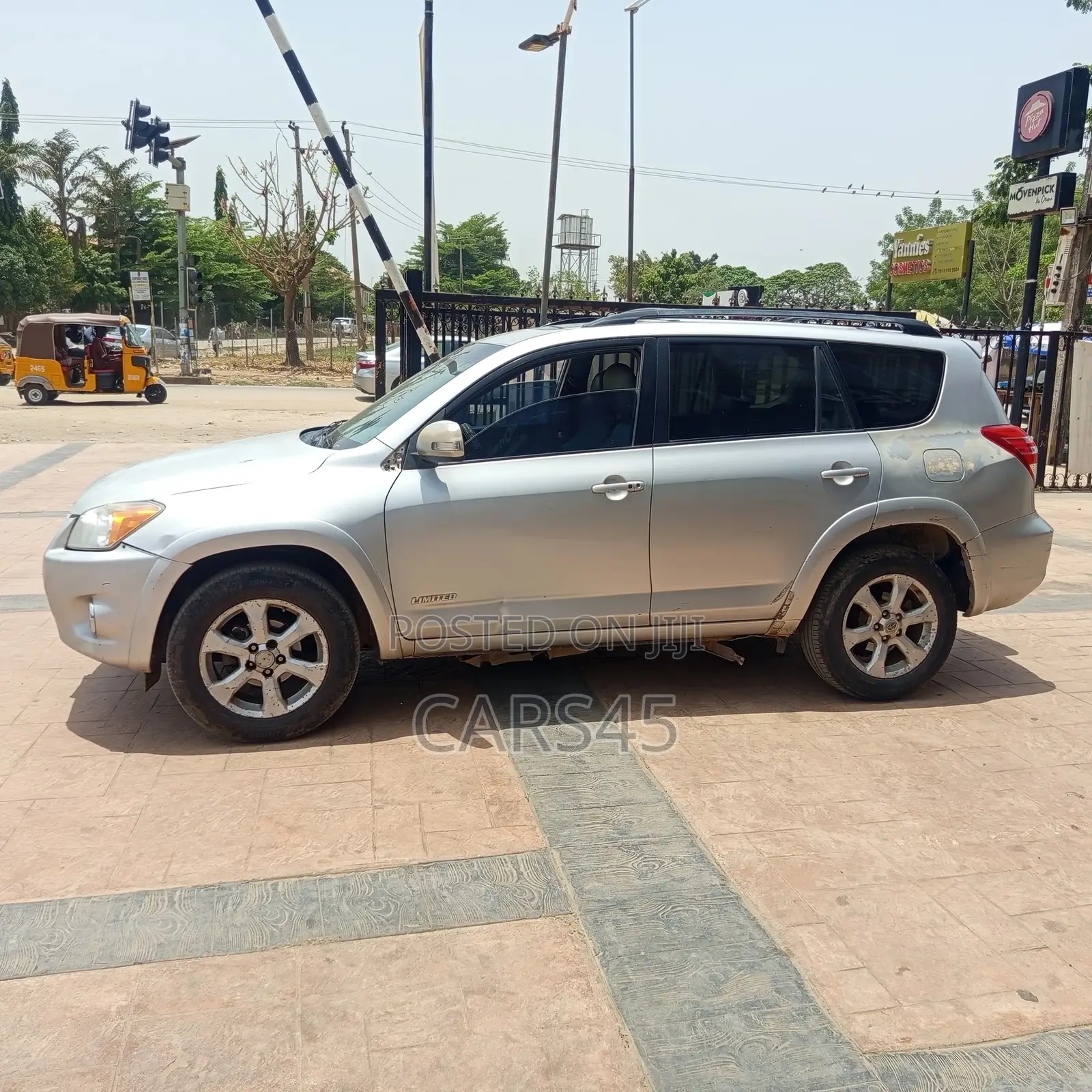 Toyota RAV4 2011 Silver