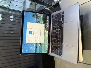 Laptop Apple MacBook Pro 2022 M2 8GB Apple M2 SSD 512GB