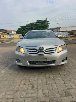 Toyota Camry LE 4dr Sedan (2.5L 4cyl 6A) 2011 Silver