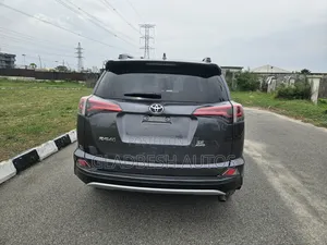 Toyota RAV4 SE 4dr SUV AWD (2.5L 4cyl 6A) 2018 Gray