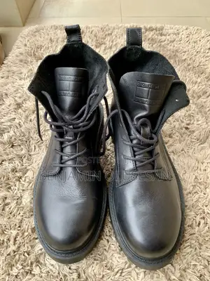 Tommy Jeans Logo-Patch Lace-Up Leather Boots