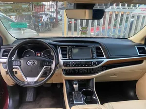 Toyota Highlander Limited 4x4 V6 (3.5L 6cyl 8A) 2017 Burgundy
