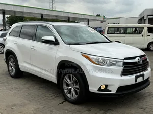 Toyota Highlander XLE 4dr SUV AWD (3.5L 6cyl 6A) 2015 Off white