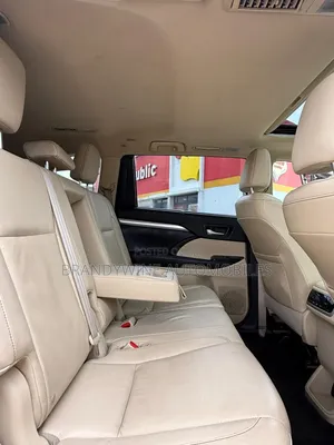 Toyota Highlander XLE 4dr SUV AWD (3.5L 6cyl 6A) 2015 Off white