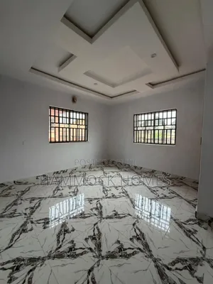 3bdrm Block of Flats in Unity Estate for rent