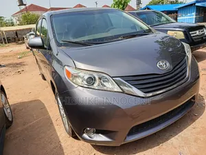 Toyota Sienna 2011 Gray